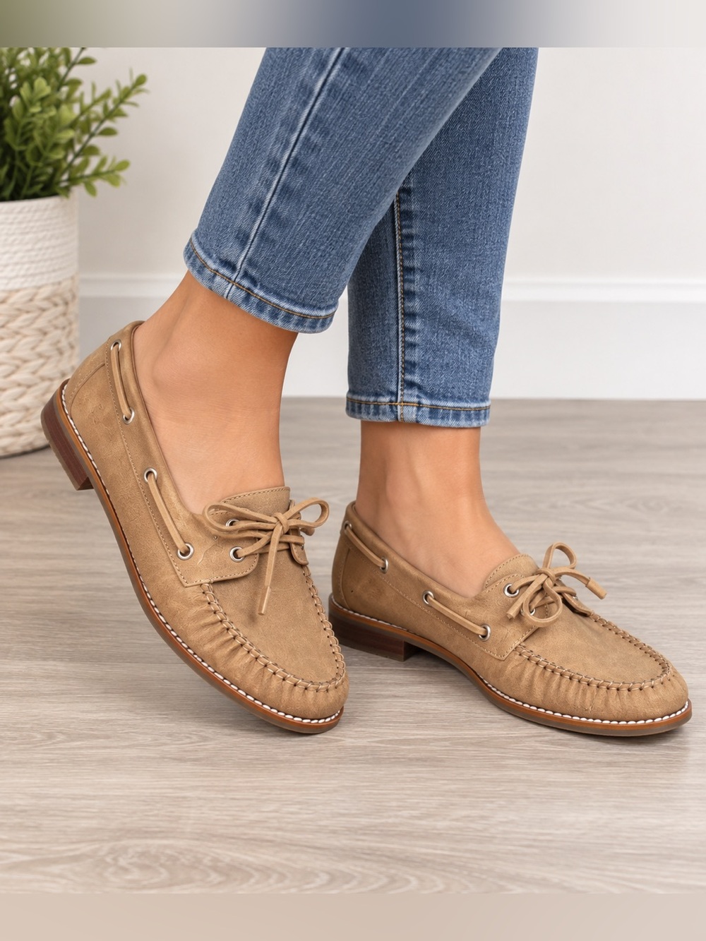 Tommy Bahama Nahara Women’s Size 7 Tan Boat Shoes Moc Toe Loafers NWT